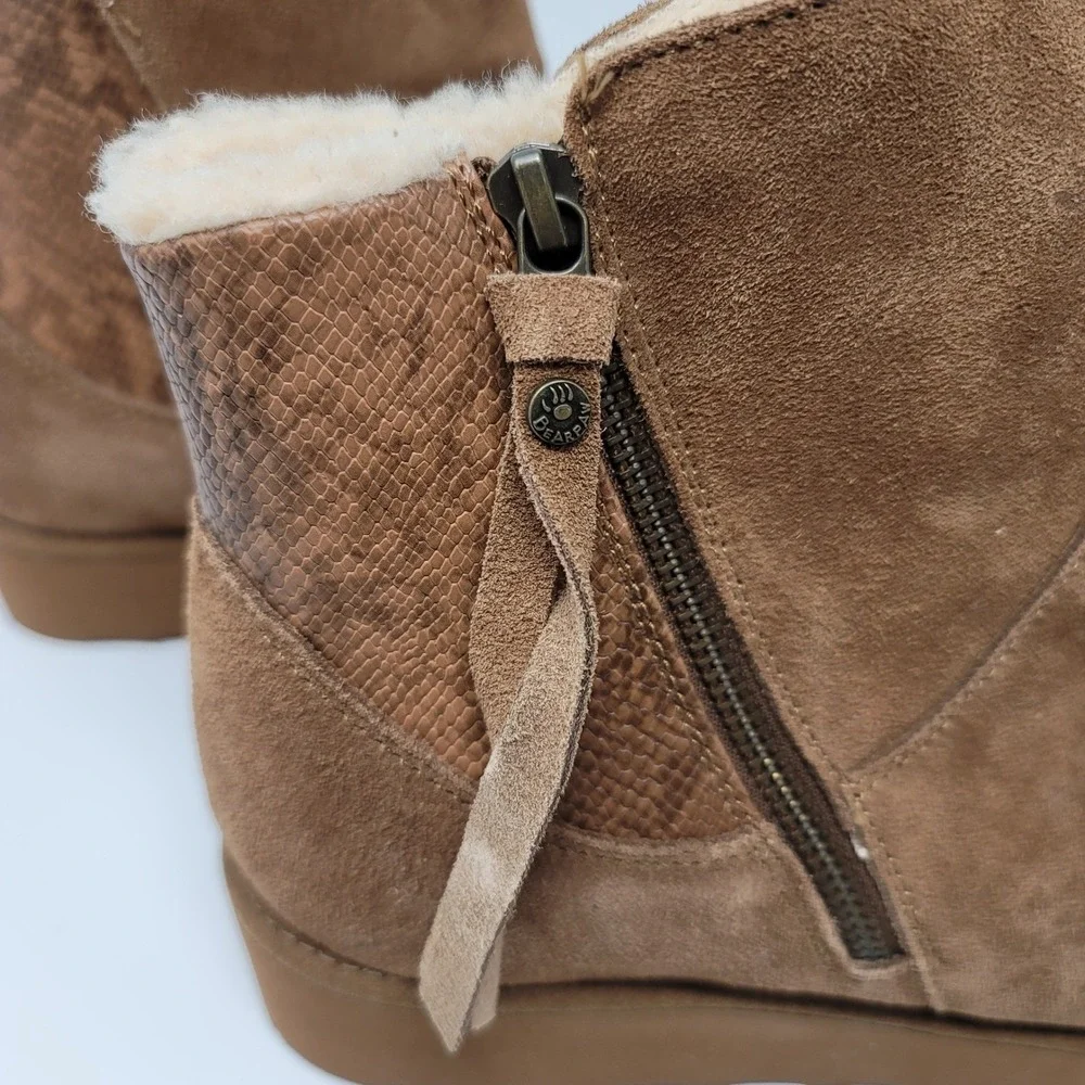 Bearpaw Megan II Wide Ankle‎ Boots Hickory Suede Snake Embossed NeverWet Sz 8W